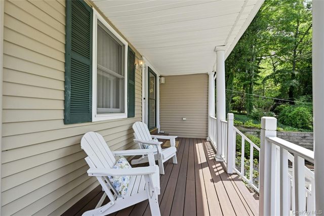 7 Cotswold Drive, Centerport, NY 11721