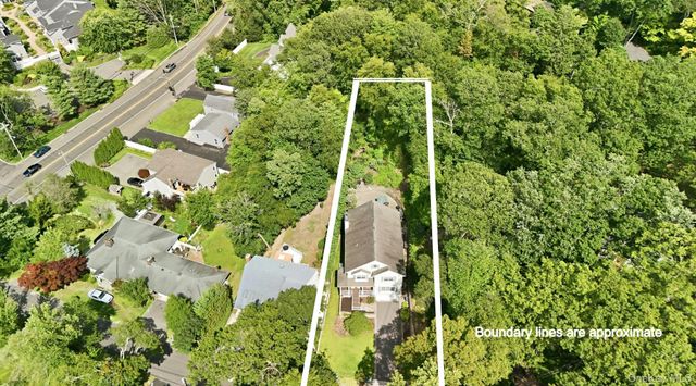 7 Cotswold Drive, Centerport, NY 11721
