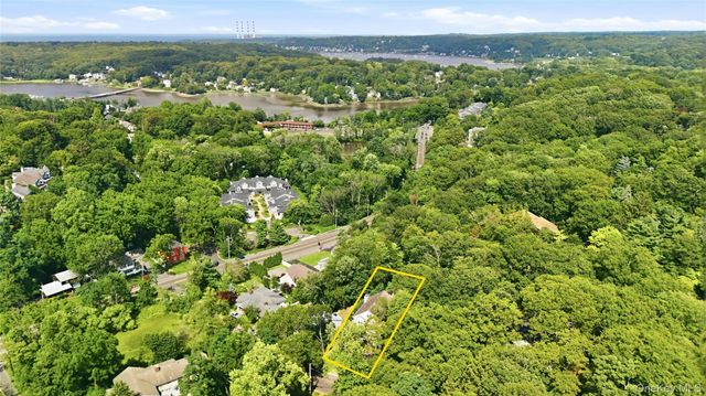 7 Cotswold Drive, Centerport, NY 11721