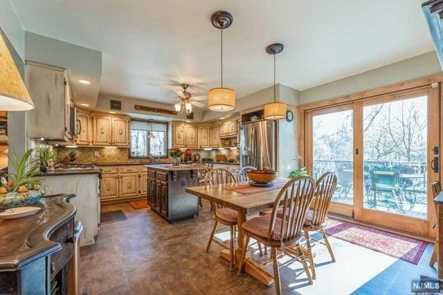 3 Cherokee Trail, Montvale, NJ 07645