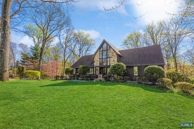 3 Cherokee Trail, Montvale, NJ 07645