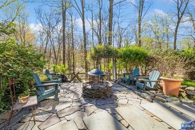 3 Cherokee Trail, Montvale, NJ 07645