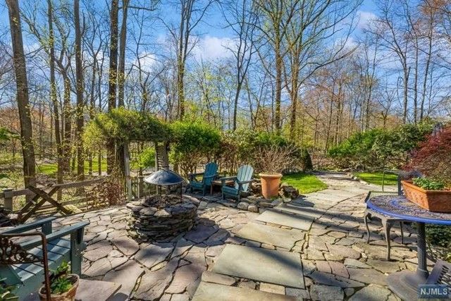 3 Cherokee Trail, Montvale, NJ 07645