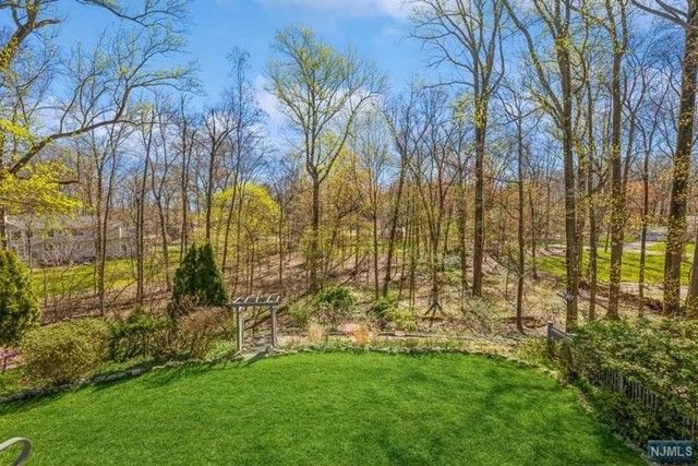 3 Cherokee Trail, Montvale, NJ 07645