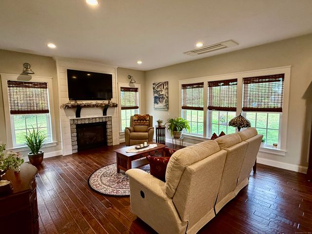 56 West View Drive, Woodstock, CT 06281