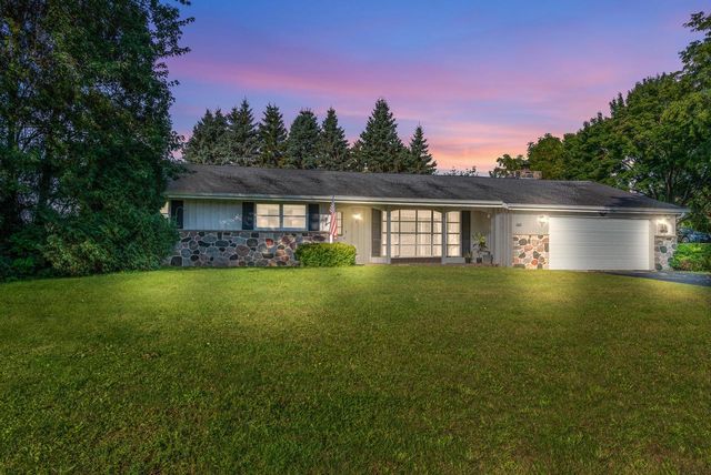 4607 Hillcrest PARKWAY, Slinger, WI 53086