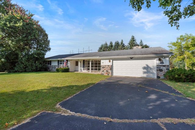 4607 Hillcrest PARKWAY, Slinger, WI 53086