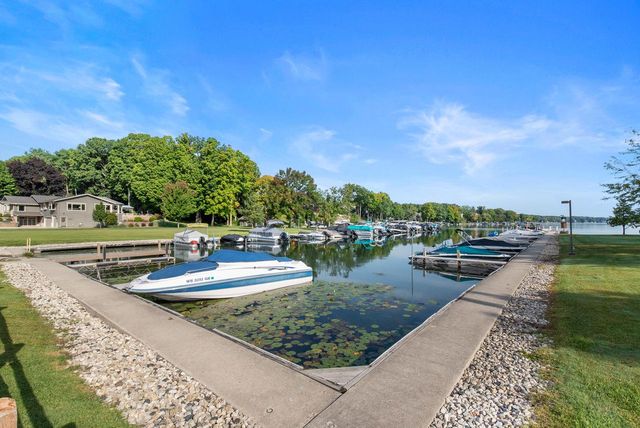 4607 Hillcrest PARKWAY, Slinger, WI 53086