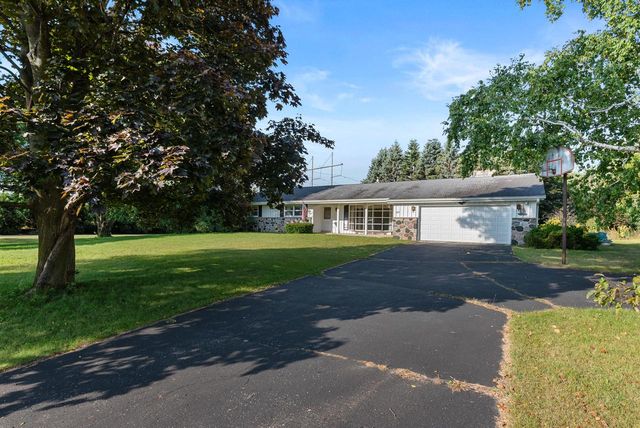 4607 Hillcrest PARKWAY, Slinger, WI 53086