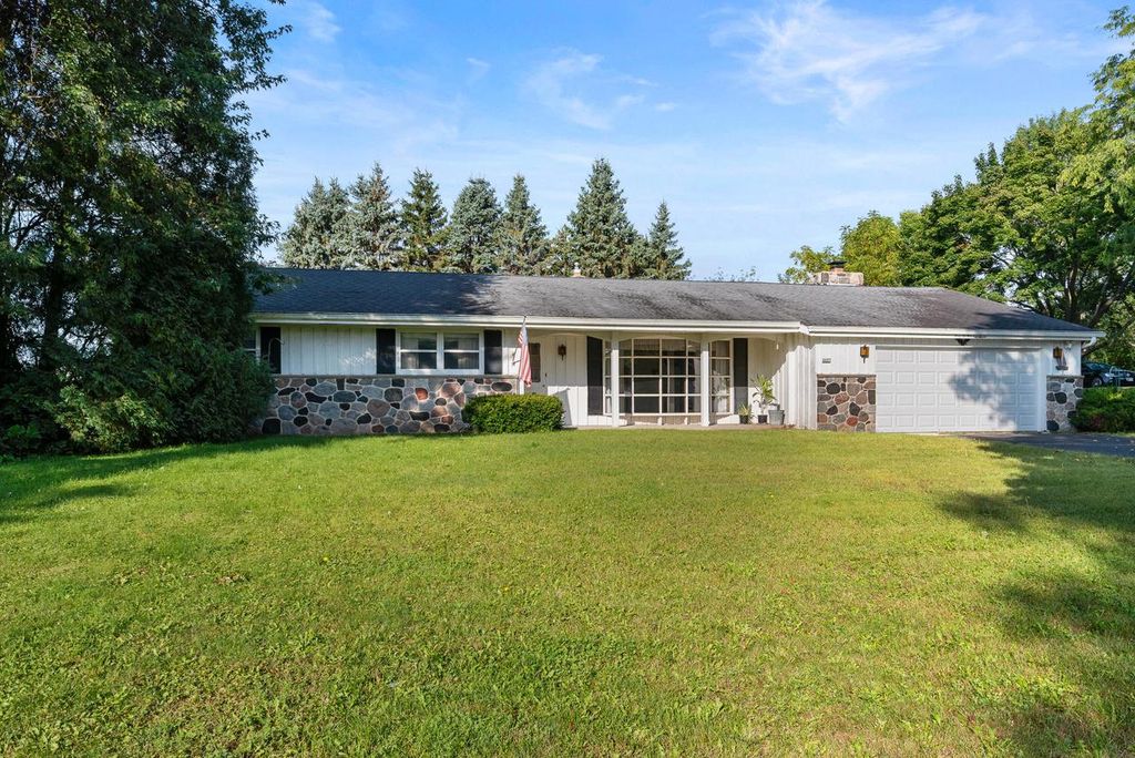 4607 Hillcrest PARKWAY, Slinger, WI 53086