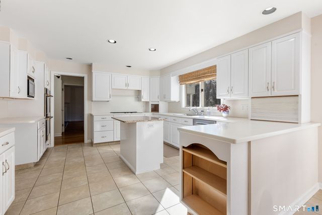 11 Highview Drive, Woodbridge, CT 06525