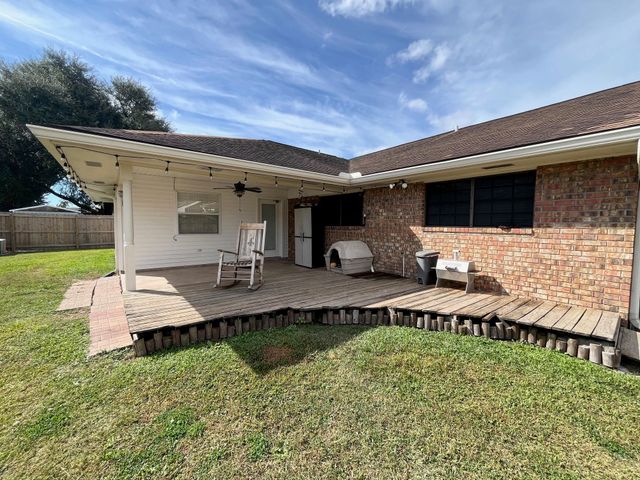 1507 Coral Dr, Houma, LA 70360