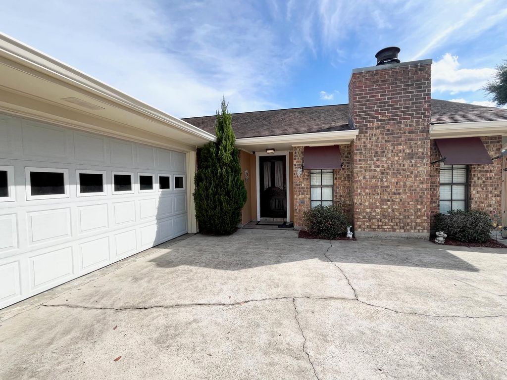 1507 Coral Dr, Houma, LA 70360