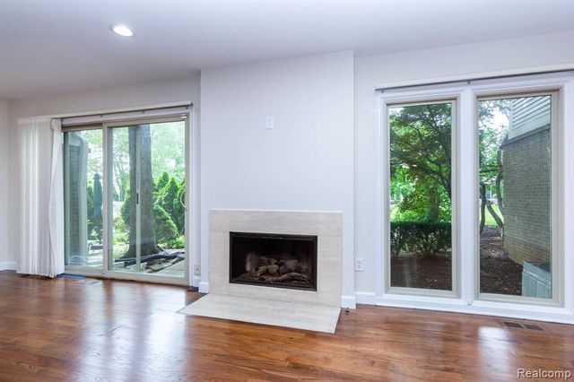 7671 Danbury Circle, West Bloomfield, MI 48322