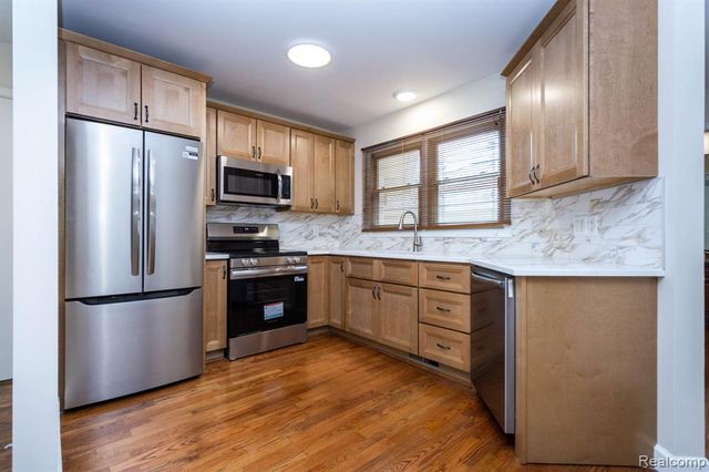 7671 Danbury Circle, West Bloomfield, MI 48322