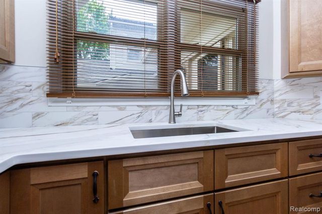 7671 Danbury Circle, West Bloomfield, MI 48322