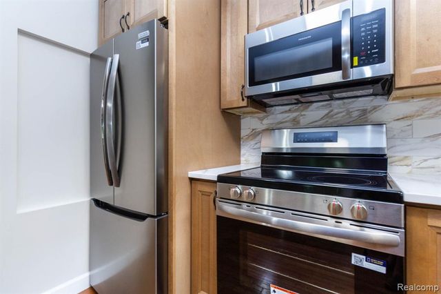 7671 Danbury Circle, West Bloomfield, MI 48322