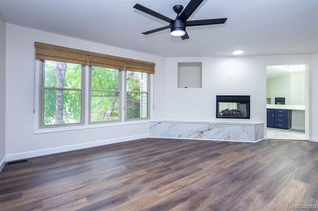 7671 Danbury Circle, West Bloomfield, MI 48322