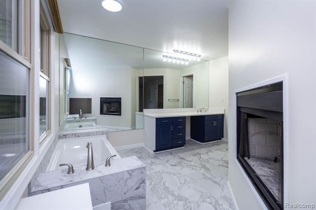 7671 Danbury Circle, West Bloomfield, MI 48322