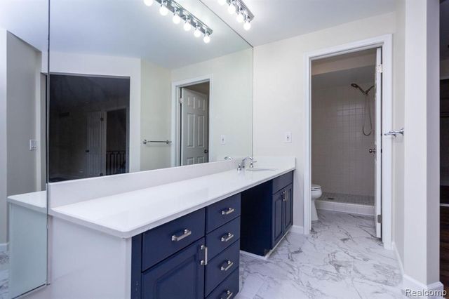 7671 Danbury Circle, West Bloomfield, MI 48322