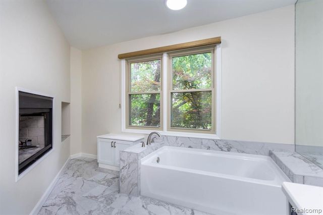 7671 Danbury Circle, West Bloomfield, MI 48322