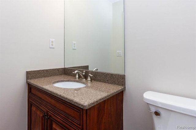 7671 Danbury Circle, West Bloomfield, MI 48322