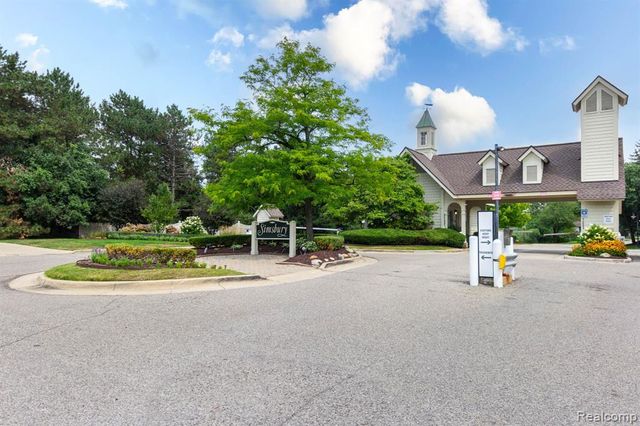 7671 Danbury Circle, West Bloomfield, MI 48322