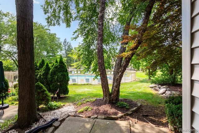 7671 Danbury Circle, West Bloomfield, MI 48322