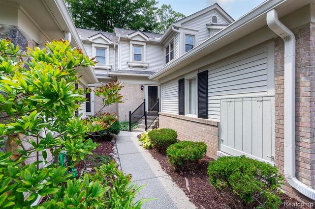 7671 Danbury Circle, West Bloomfield, MI 48322