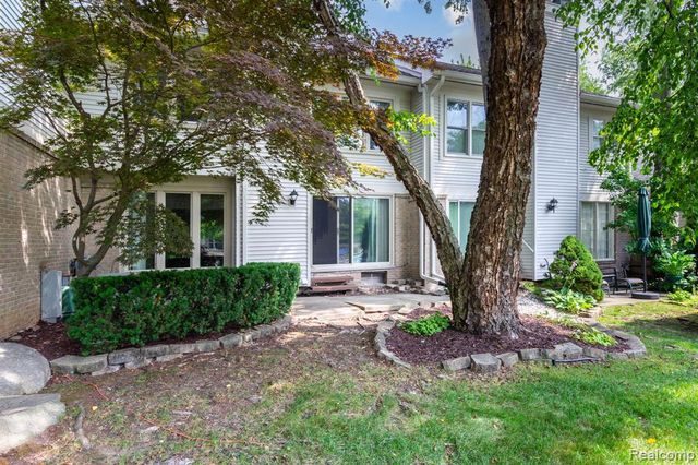7671 Danbury Circle, West Bloomfield, MI 48322