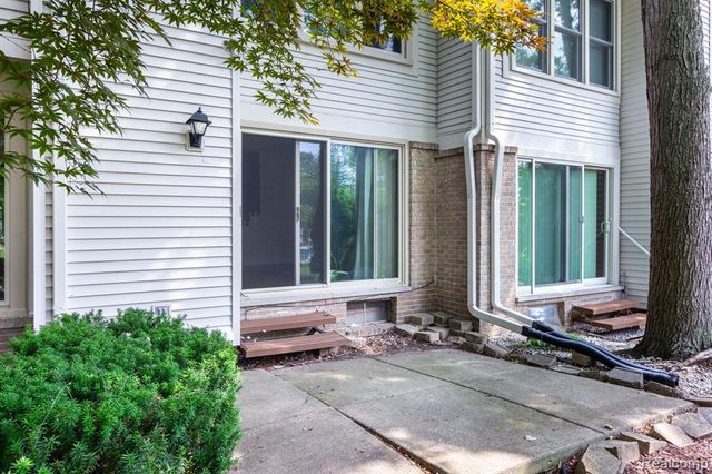 7671 Danbury Circle, West Bloomfield, MI 48322
