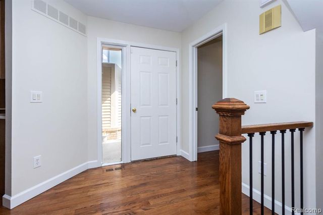 7671 Danbury Circle, West Bloomfield, MI 48322