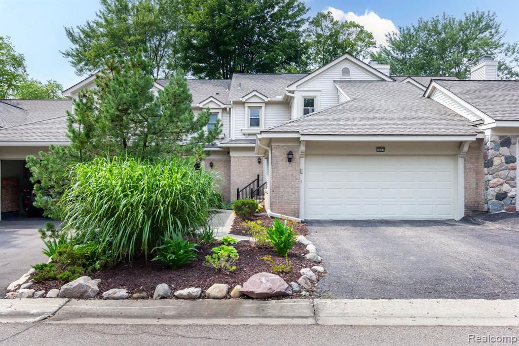 7671 Danbury Circle, West Bloomfield, MI 48322