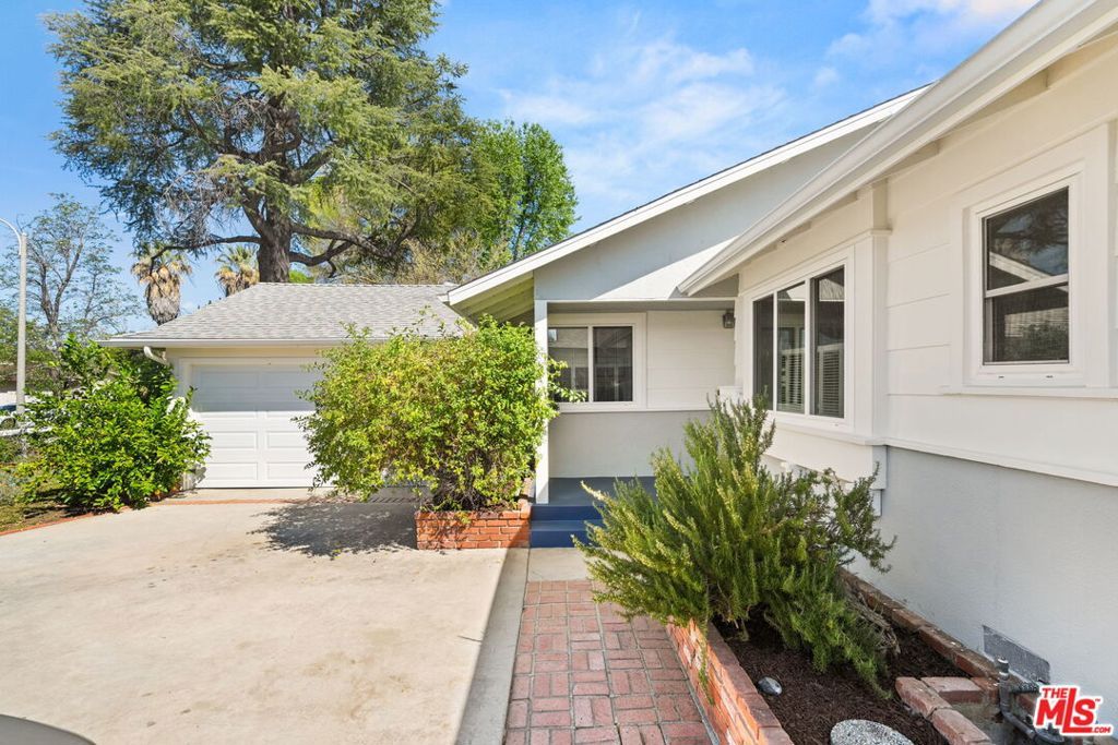 Image 3 of property listing at 6664 Royer Avenue, West Hills, CA 91307