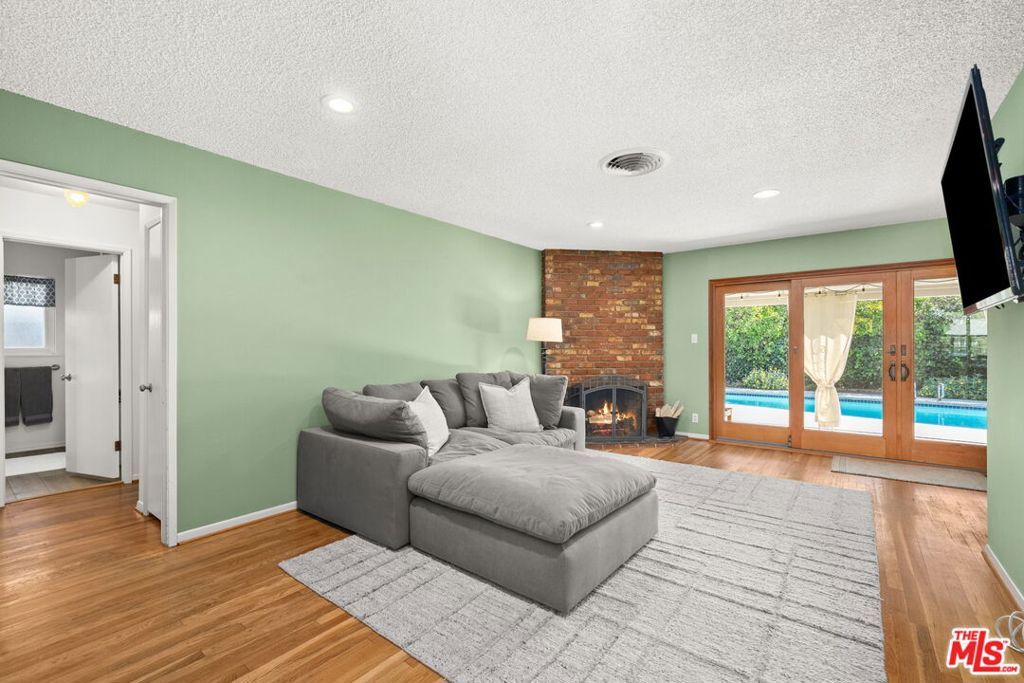 Image 4 of property listing at 6664 Royer Avenue, West Hills, CA 91307