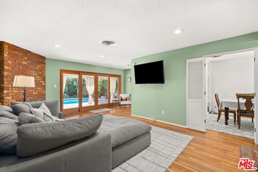 Image 6 of property listing at 6664 Royer Avenue, West Hills, CA 91307