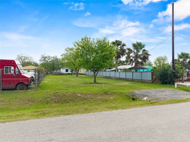309 5th Street, San Leon, TX 77539