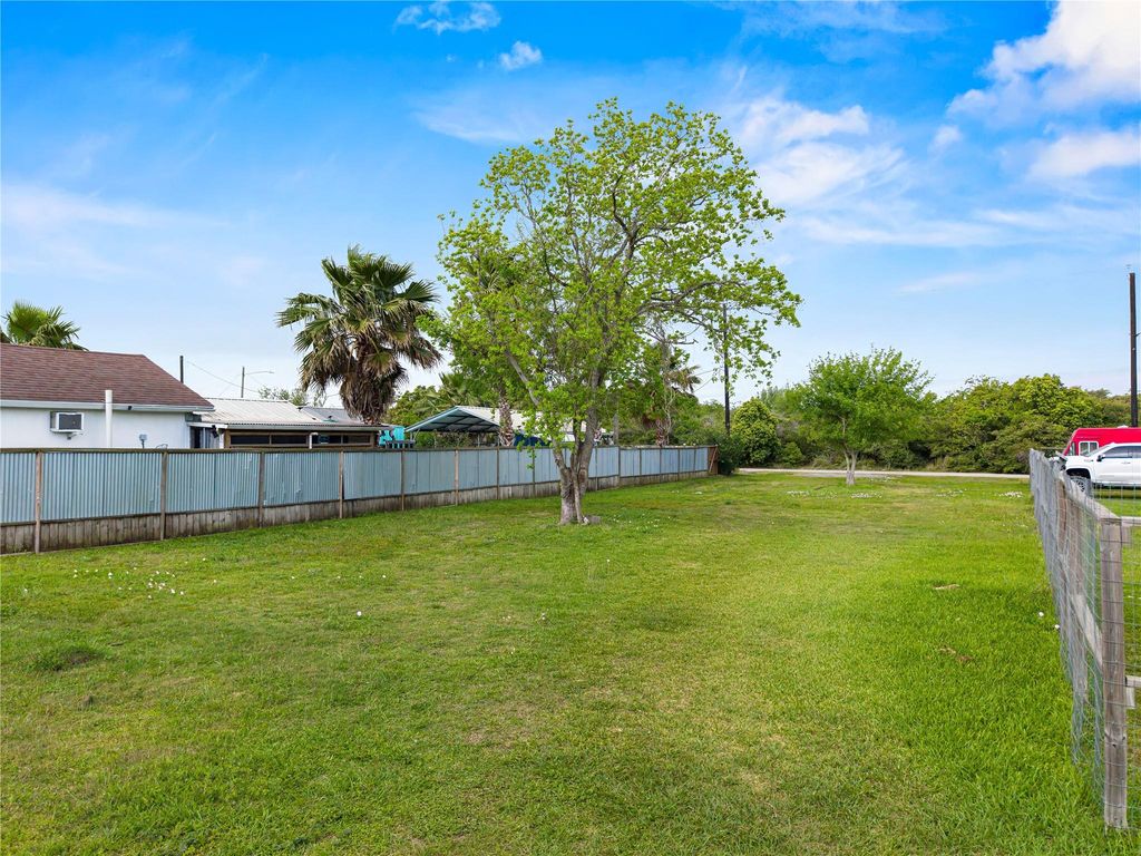 309 5th Street, San Leon, TX 77539