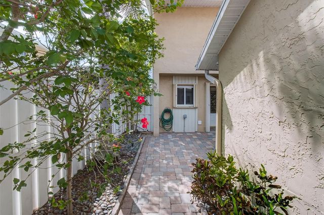 6660 CAPE HATTERAS WAY NE 1, St Petersburg, FL 33702