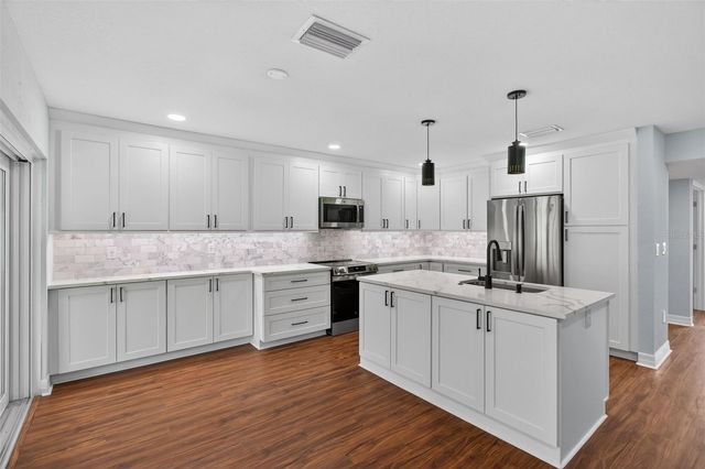 6660 CAPE HATTERAS WAY NE 1, St Petersburg, FL 33702