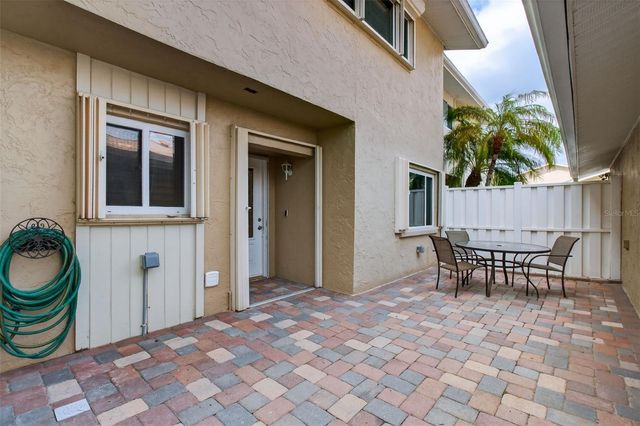 6660 CAPE HATTERAS WAY NE 1, St Petersburg, FL 33702