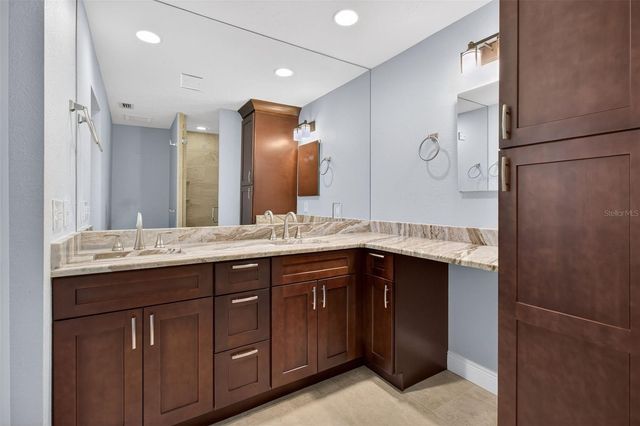 6660 CAPE HATTERAS WAY NE 1, St Petersburg, FL 33702