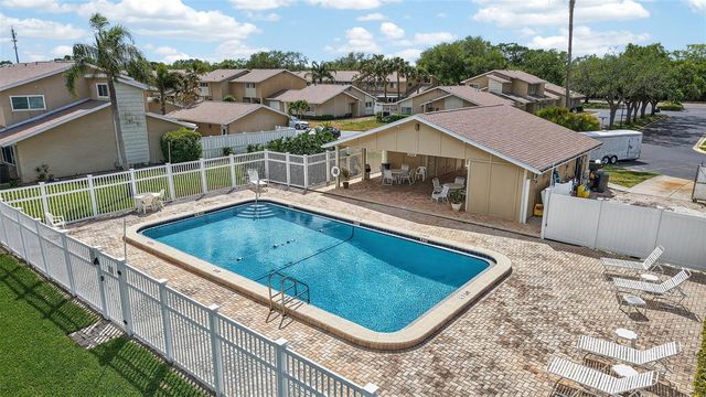 6660 CAPE HATTERAS WAY NE 1, St Petersburg, FL 33702