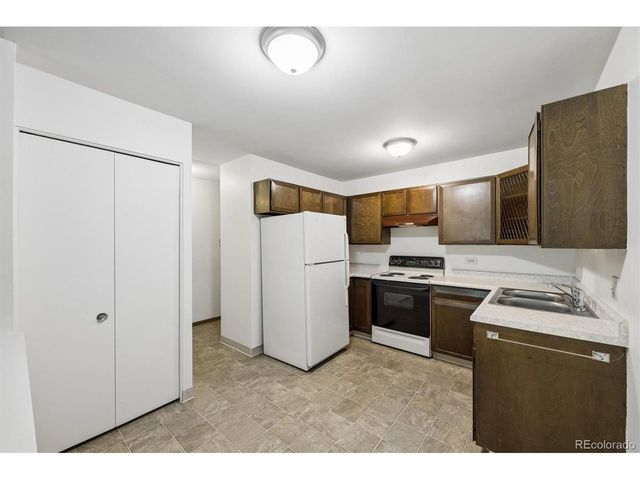 655 S Alton Way 2A, Denver, CO 80247