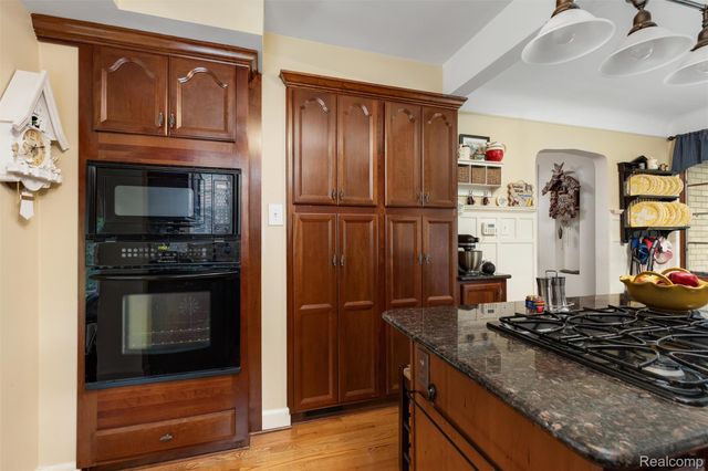 21071 Thorofare Road, Grosse Ile Township, MI 48138