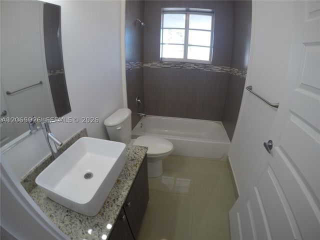 540 74th St 15, Miami Beach, FL 33141