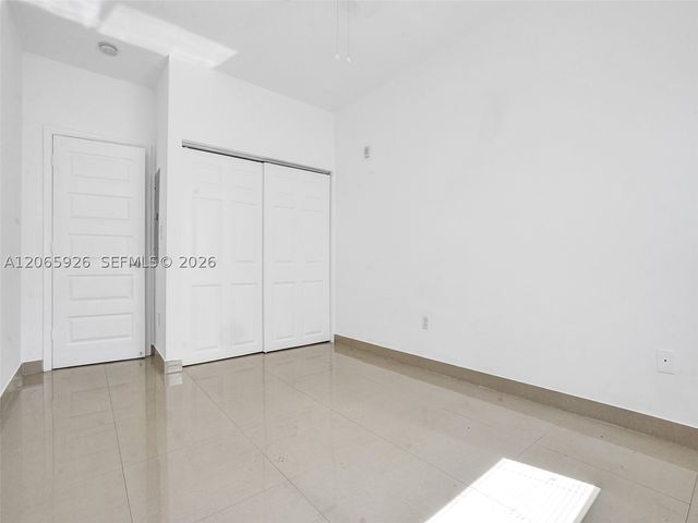 540 74th St 15, Miami Beach, FL 33141