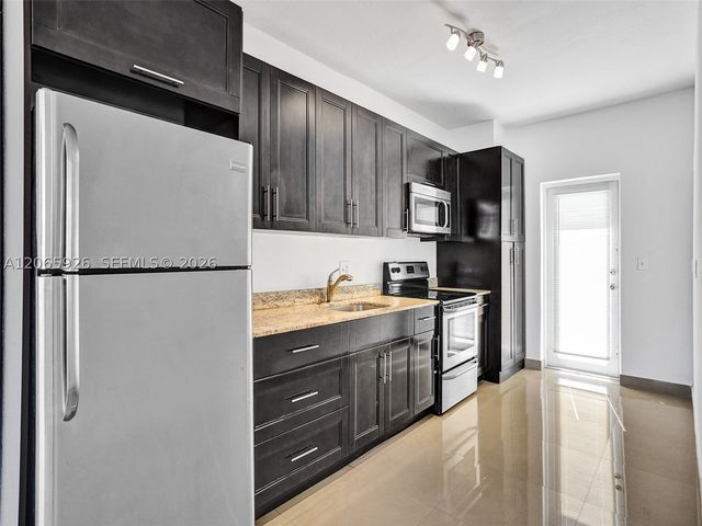 540 74th St 15, Miami Beach, FL 33141