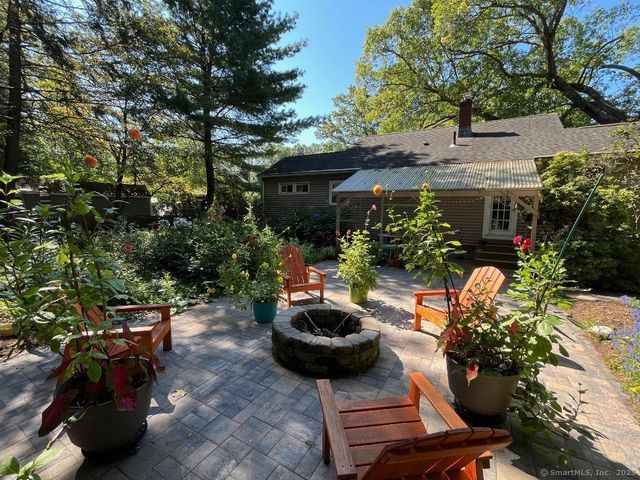 149 Deepwood Drive, Manchester, CT 06040