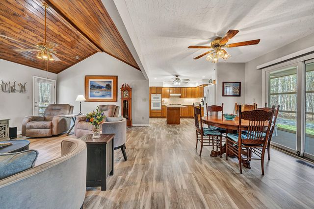 90 Middlecreek CT, Moneta, VA 24121